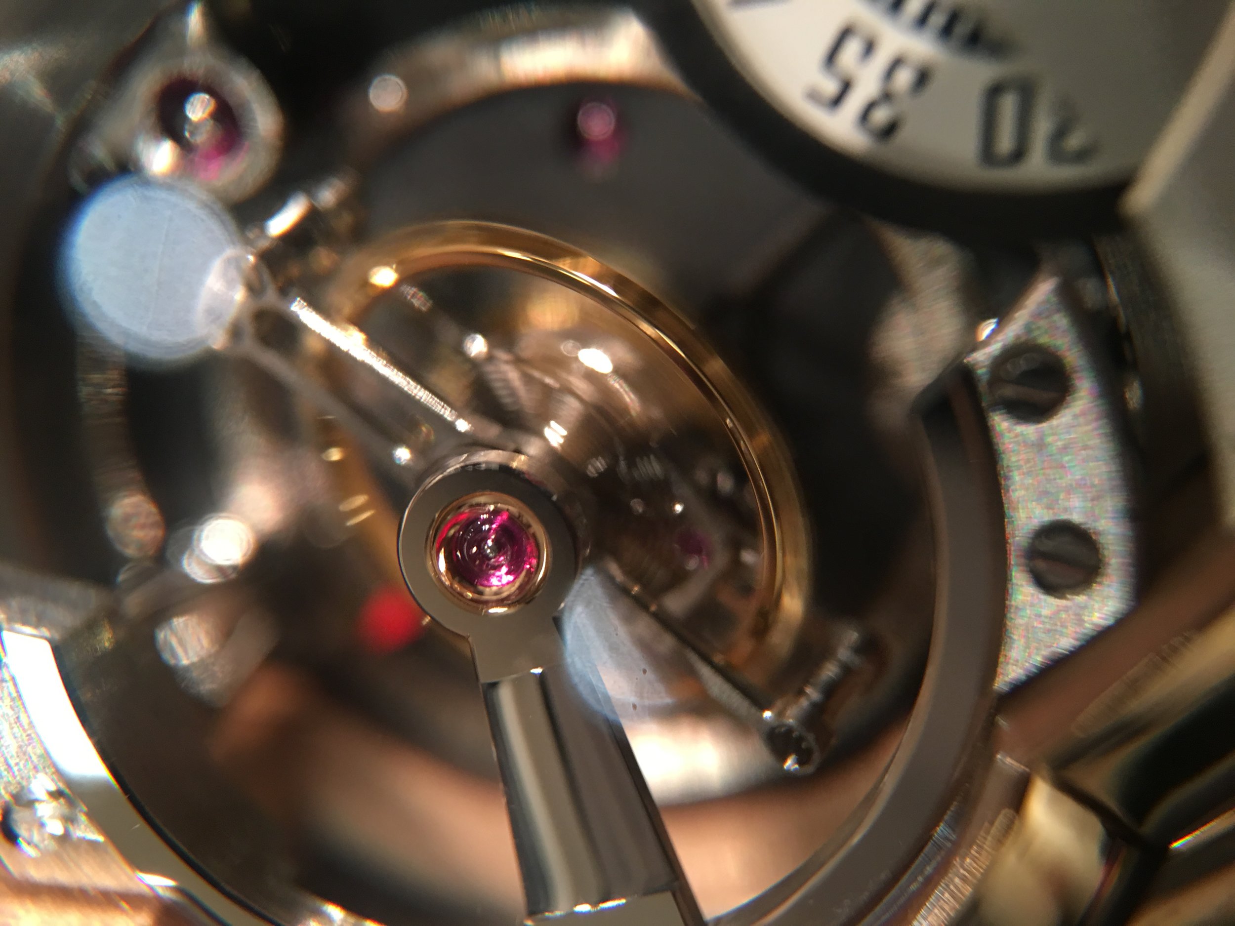 The tourbillon in action (picture taken by watch4moi). 